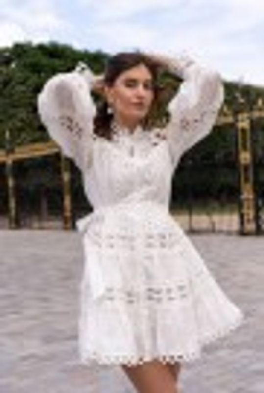 Andrea Kjole Hvit med Blonder.