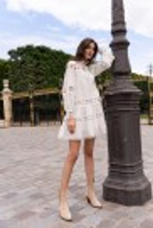 Andrea Kjole Hvit med Blonder.