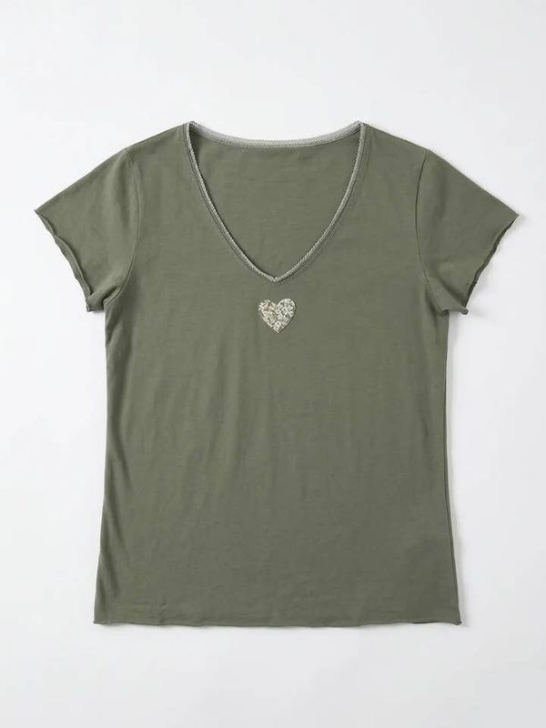 T-shirt med hjerte rosa,gul,blå
